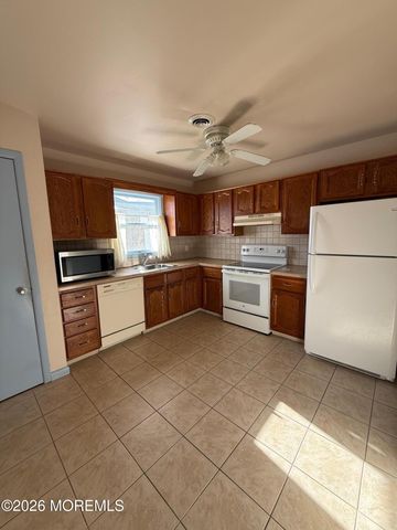 18 Magnolia Road, Manahawkin, NJ 08050