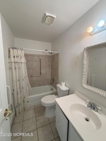 18 Magnolia Road, Manahawkin, NJ 08050