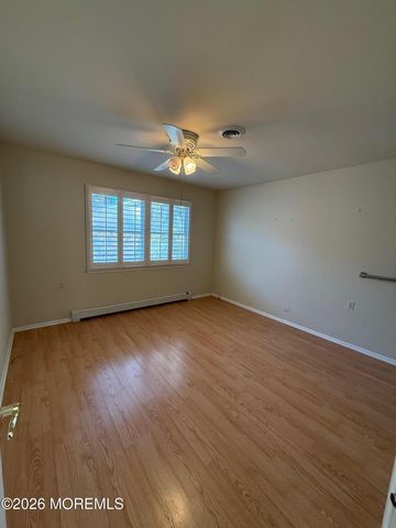 18 Magnolia Road, Manahawkin, NJ 08050