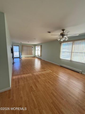 18 Magnolia Road, Manahawkin, NJ 08050