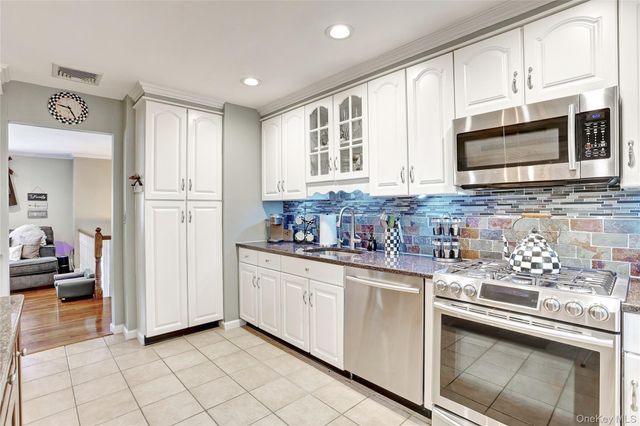 3 Durham Lane, Suffern, NY 10901