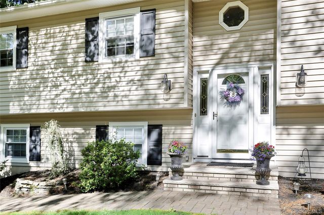 3 Durham Lane, Suffern, NY 10901