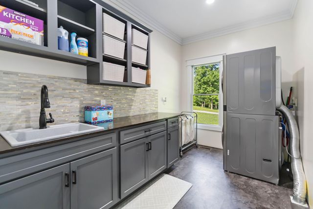 226 W Wilson Road, Russell Springs, KY 42642