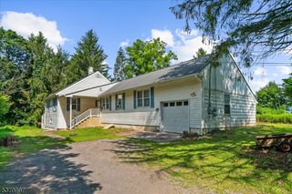 4 Center St., Holland Twp., NJ 08848