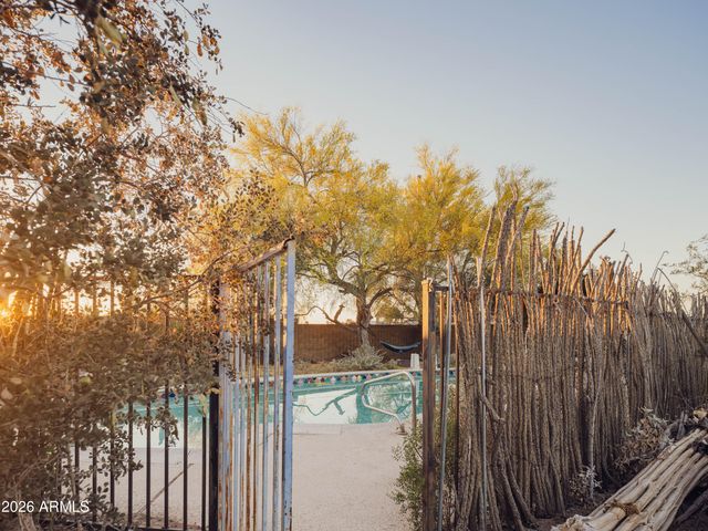 1810 E Euclid Avenue, Phoenix, AZ 85042