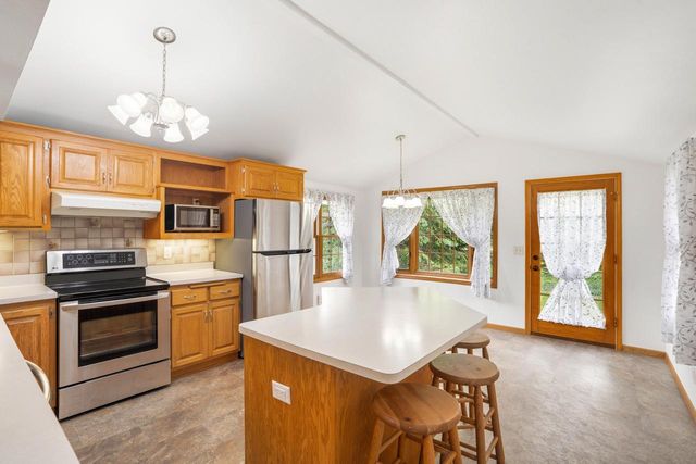 1711 W Mill ROAD, Glendale, WI 53209