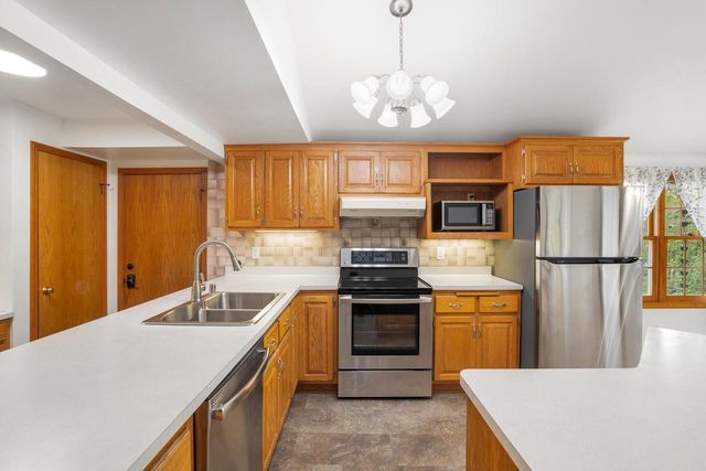 1711 W Mill ROAD, Glendale, WI 53209