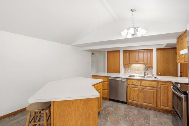 1711 W Mill ROAD, Glendale, WI 53209