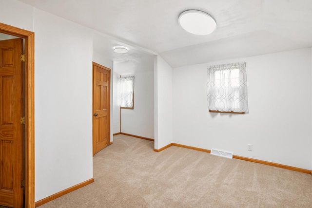 1711 W Mill ROAD, Glendale, WI 53209