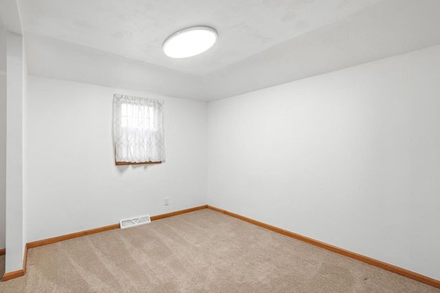 1711 W Mill ROAD, Glendale, WI 53209
