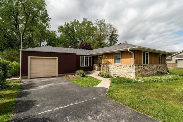 1711 W Mill ROAD, Glendale, WI 53209