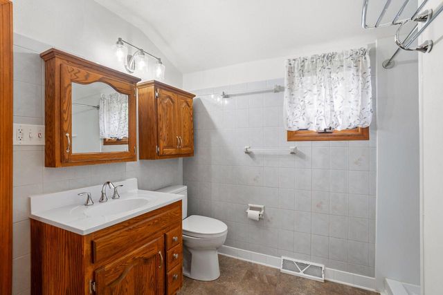 1711 W Mill ROAD, Glendale, WI 53209