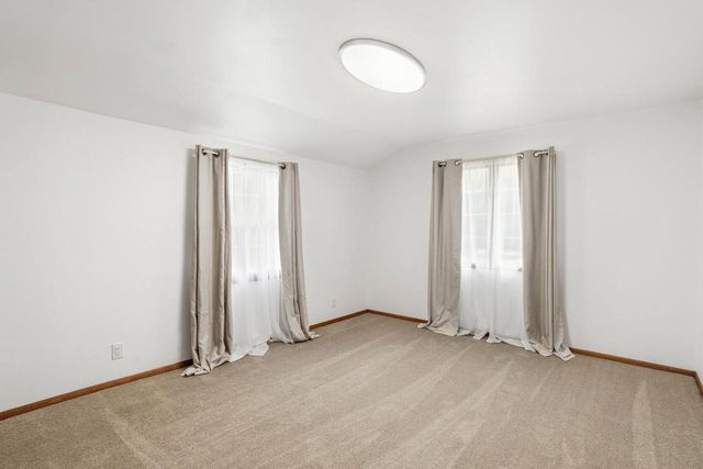 1711 W Mill ROAD, Glendale, WI 53209