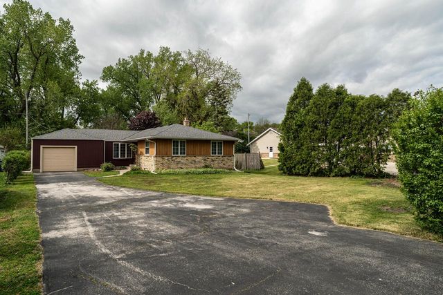 1711 W Mill ROAD, Glendale, WI 53209