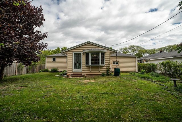 1711 W Mill ROAD, Glendale, WI 53209