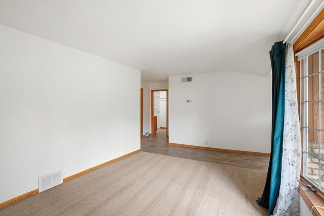 1711 W Mill ROAD, Glendale, WI 53209