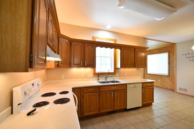 240 6th Street SW, Pine Island, MN 55963