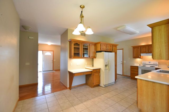 240 6th Street SW, Pine Island, MN 55963