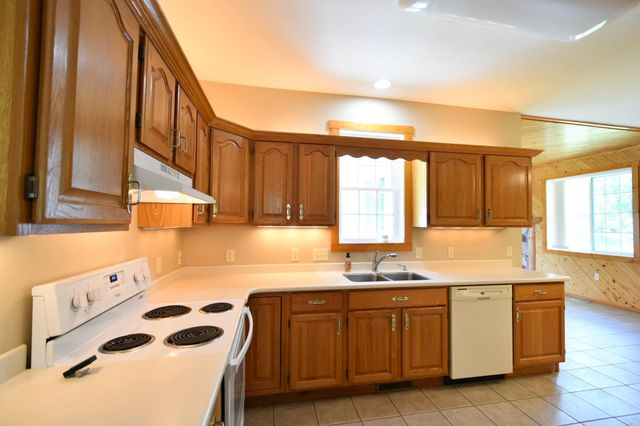240 6th Street SW, Pine Island, MN 55963