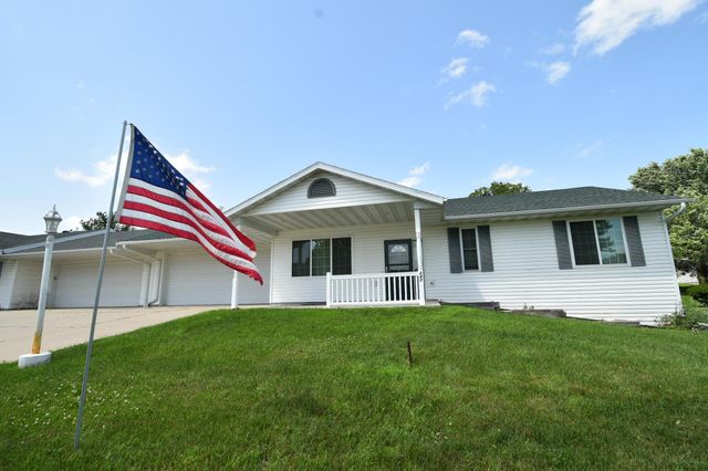 240 6th Street SW, Pine Island, MN 55963