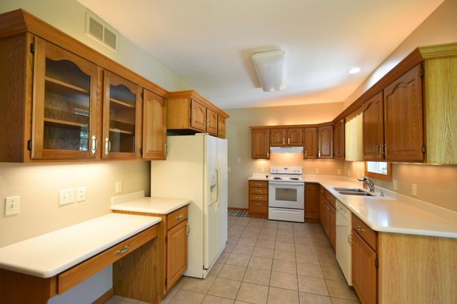 240 6th Street SW, Pine Island, MN 55963