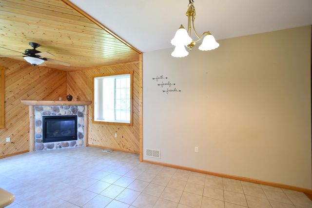 240 6th Street SW, Pine Island, MN 55963