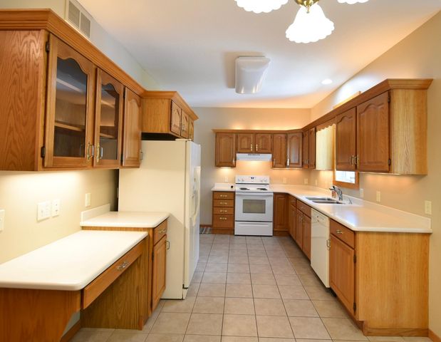 240 6th Street SW, Pine Island, MN 55963