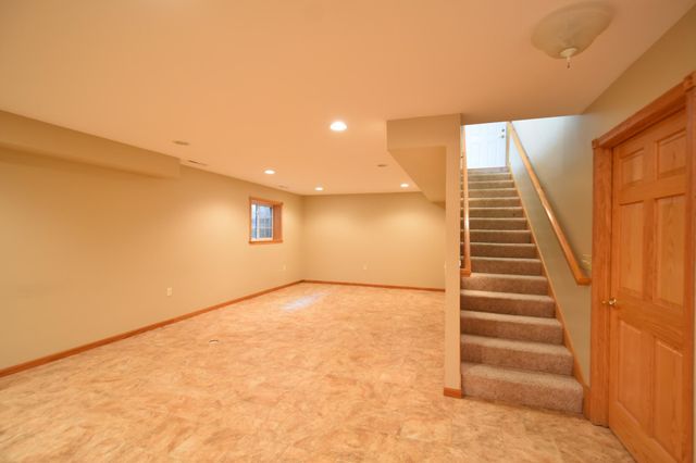 240 6th Street SW, Pine Island, MN 55963