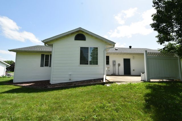 240 6th Street SW, Pine Island, MN 55963