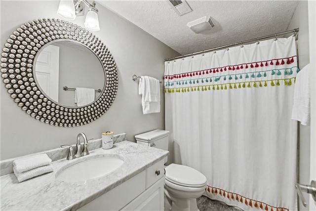 209 Berwick Court, Seneca, SC 29672