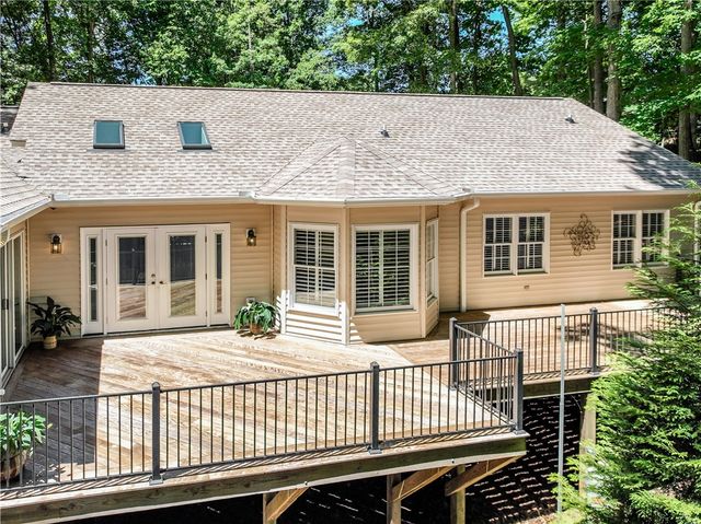 209 Berwick Court, Seneca, SC 29672
