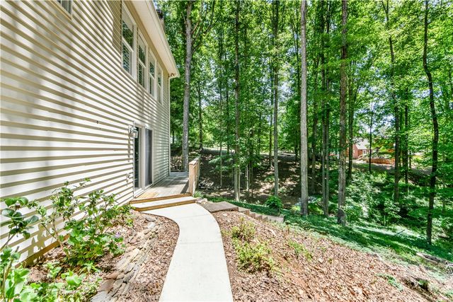 209 Berwick Court, Seneca, SC 29672