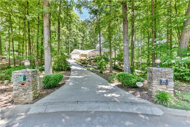 209 Berwick Court, Seneca, SC 29672