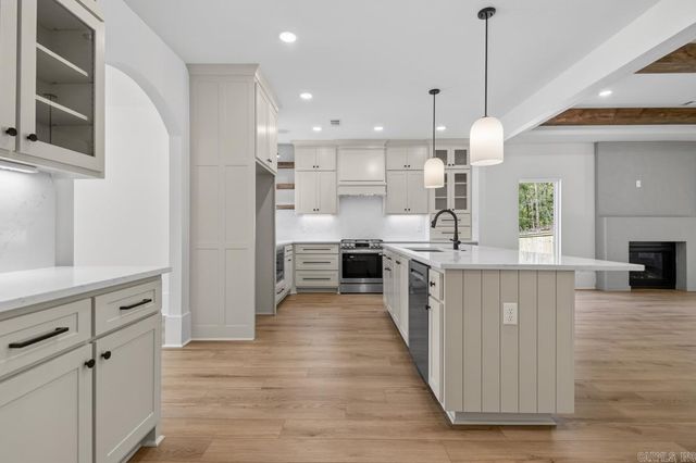 7166 Moon View Place, Alexander, AR 72019