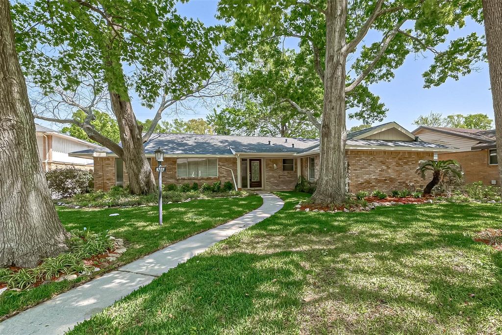 9707 Kit Street, Houston, TX 77096