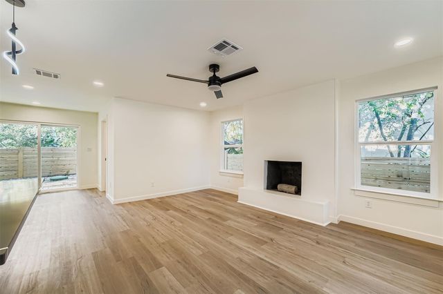 10710 Crestview DR, Jonestown, TX 78645