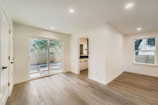 10710 Crestview DR, Jonestown, TX 78645