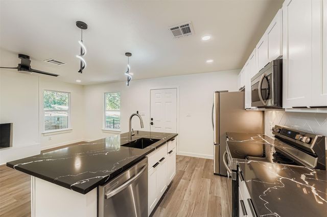 10710 Crestview DR, Jonestown, TX 78645