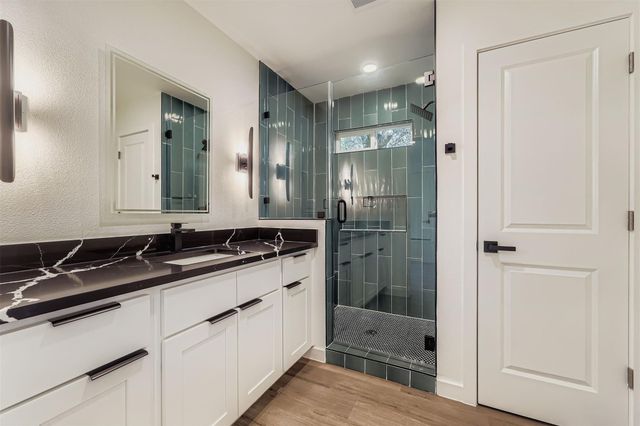 10710 Crestview DR, Jonestown, TX 78645