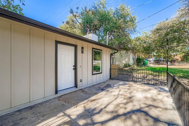 10710 Crestview DR, Jonestown, TX 78645