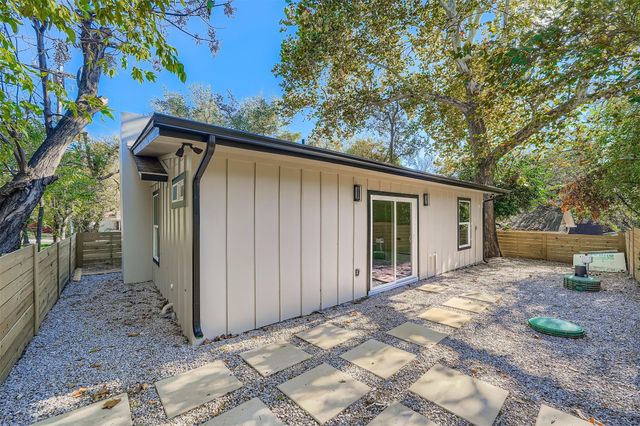 10710 Crestview DR, Jonestown, TX 78645