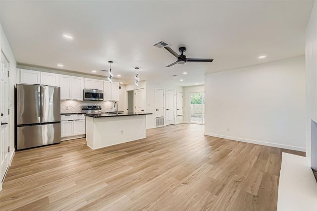 10710 Crestview DR, Jonestown, TX 78645