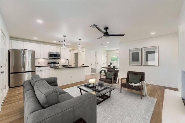 10710 Crestview DR, Jonestown, TX 78645