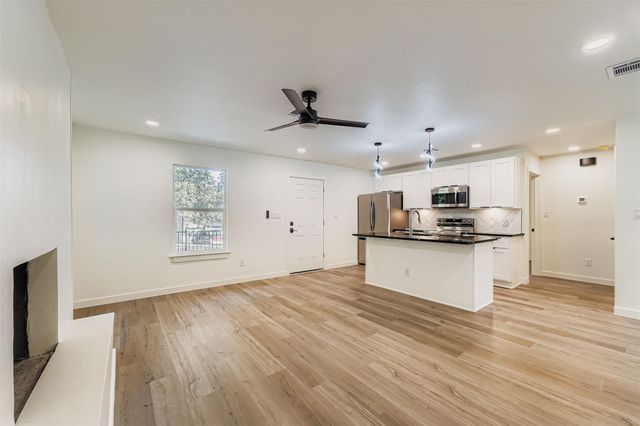 10710 Crestview DR, Jonestown, TX 78645