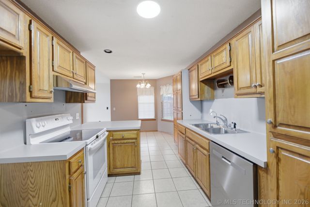 12308 E 89th Street North N, Owasso, OK 74055