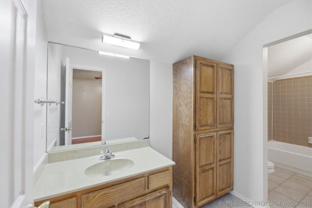 12308 E 89th Street North N, Owasso, OK 74055