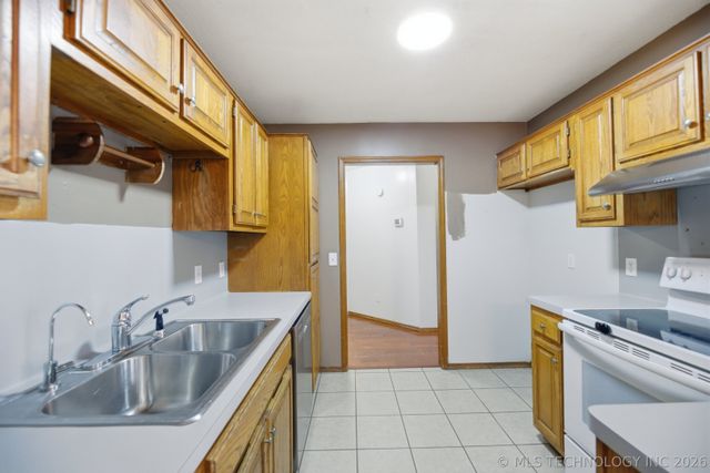 12308 E 89th Street North N, Owasso, OK 74055