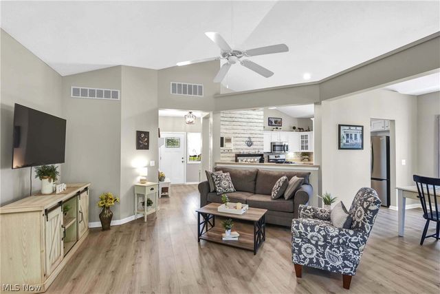 39282 Camelot Way, Avon, OH 44011