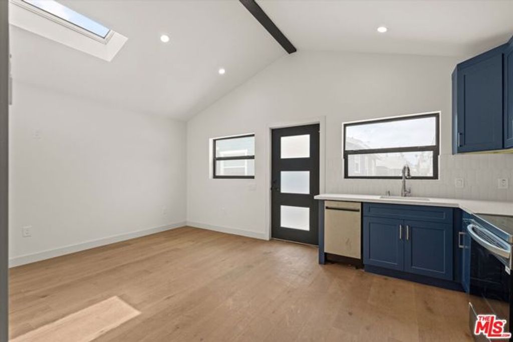 3792 Van Ness Avenue, Los Angeles, CA 90018