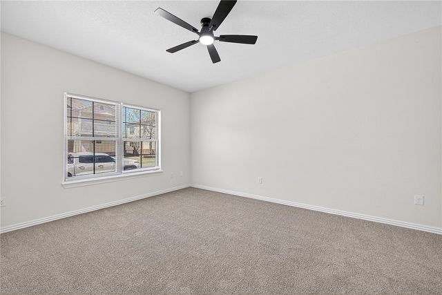 712 N Wordsworth Lane, Fayetteville, AR 72704